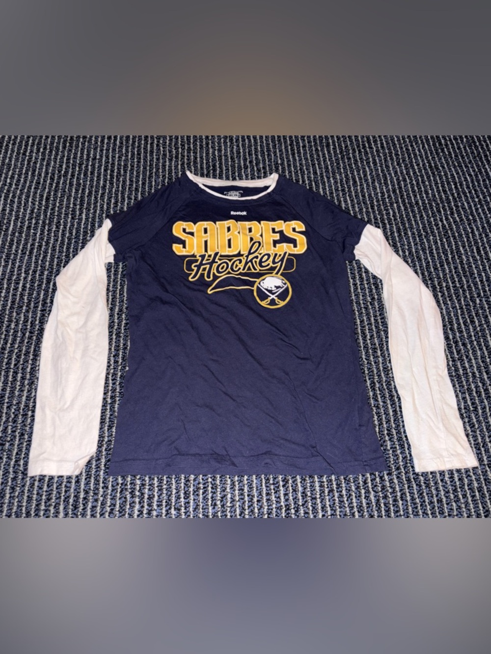 Buffalo Sabres Small Reebok Women's Long Sleeve Graphic Shirt Blue